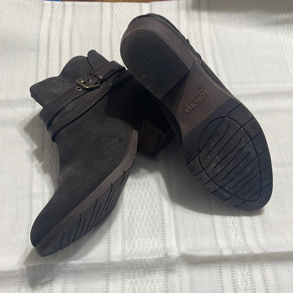 Suede upper, easy zipper, cushioned footbed. Worn once.